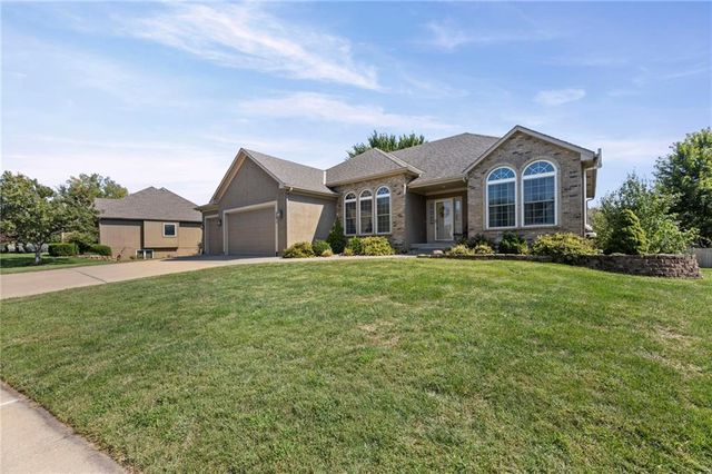 201 E PEACH TREE Lane, Gardner, KS 66030