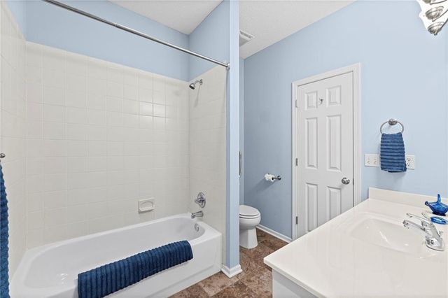 201 E PEACH TREE Lane, Gardner, KS 66030