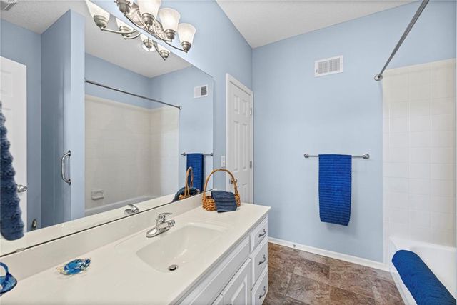 201 E PEACH TREE Lane, Gardner, KS 66030