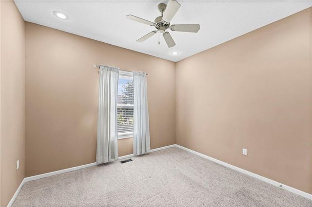 201 E PEACH TREE Lane, Gardner, KS 66030