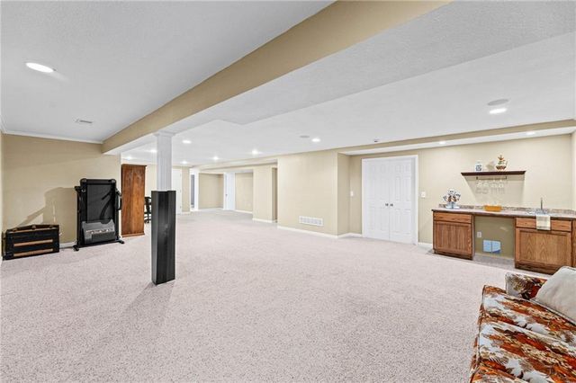 201 E PEACH TREE Lane, Gardner, KS 66030