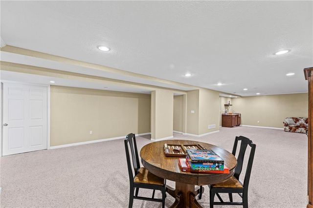 201 E PEACH TREE Lane, Gardner, KS 66030