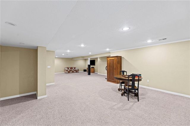 201 E PEACH TREE Lane, Gardner, KS 66030