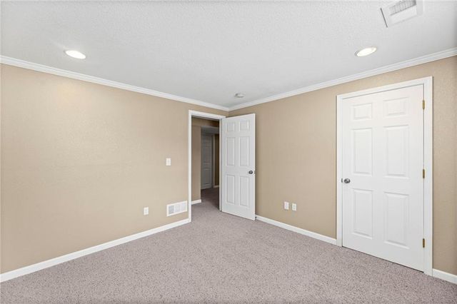 201 E PEACH TREE Lane, Gardner, KS 66030