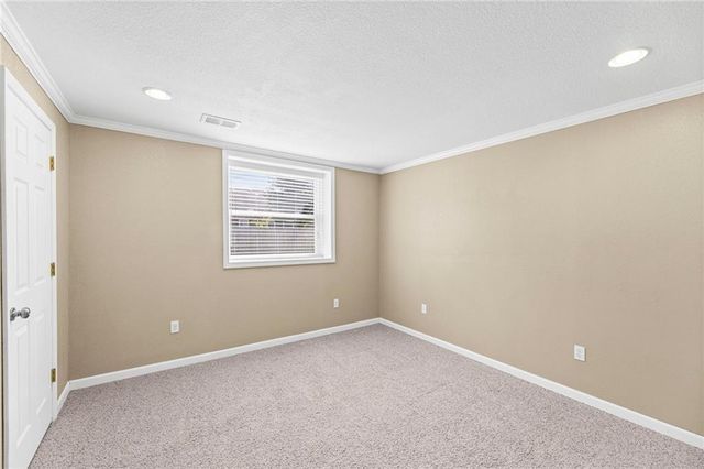 201 E PEACH TREE Lane, Gardner, KS 66030