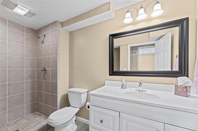 201 E PEACH TREE Lane, Gardner, KS 66030