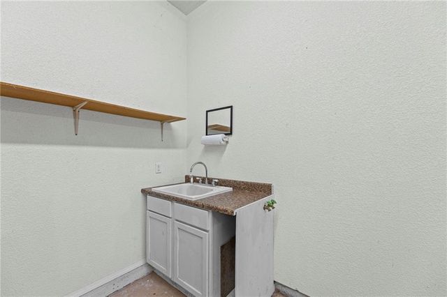 201 E PEACH TREE Lane, Gardner, KS 66030