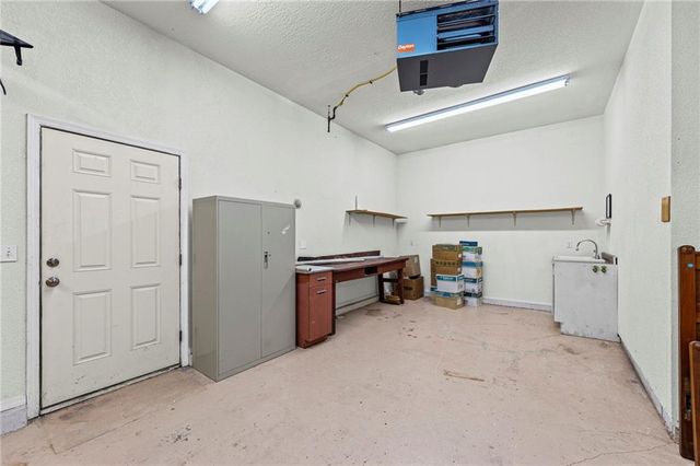 201 E PEACH TREE Lane, Gardner, KS 66030