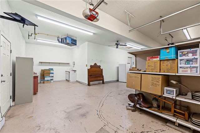 201 E PEACH TREE Lane, Gardner, KS 66030