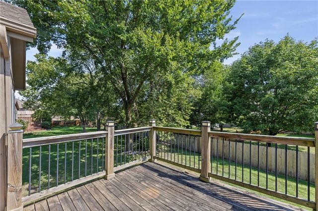 201 E PEACH TREE Lane, Gardner, KS 66030