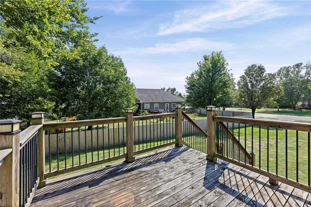 201 E PEACH TREE Lane, Gardner, KS 66030