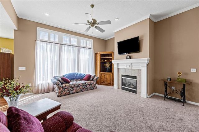 201 E PEACH TREE Lane, Gardner, KS 66030