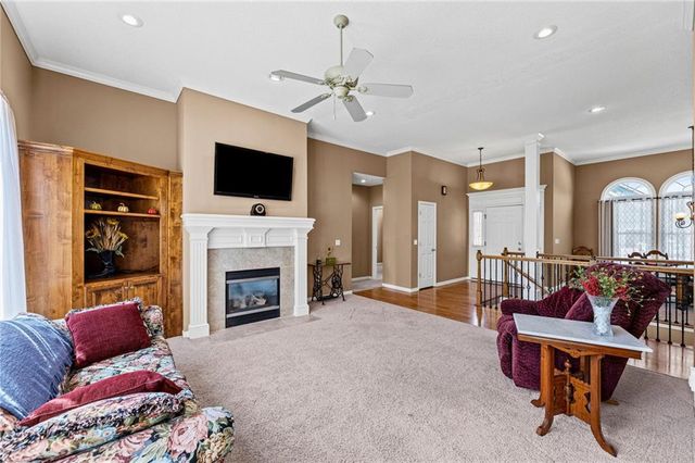 201 E PEACH TREE Lane, Gardner, KS 66030