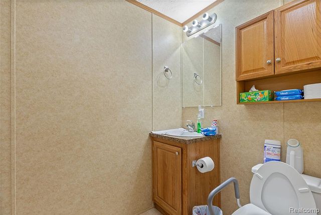 111 Riviera, Oakland, MI 48371