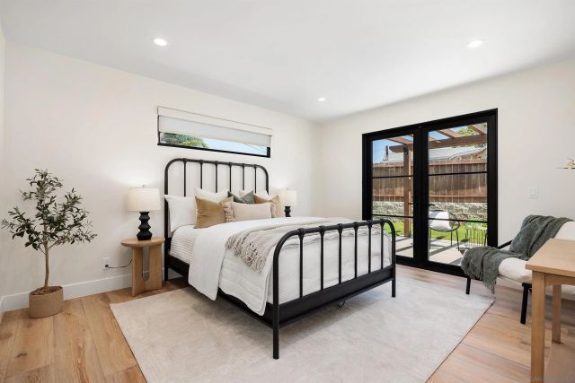 227 Hill Dr, Vista, CA 92083