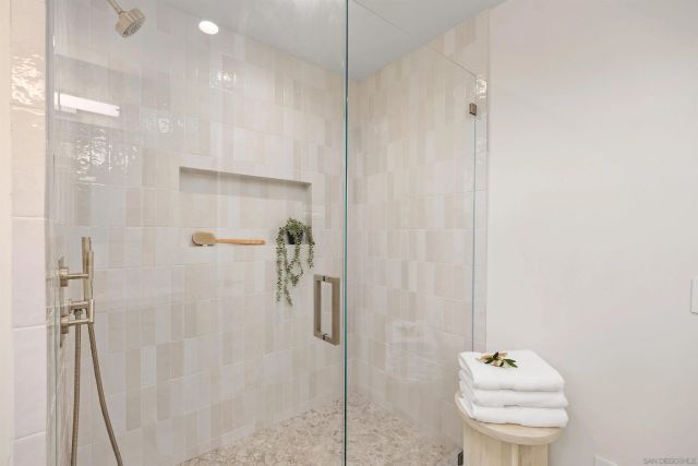 227 Hill Dr, Vista, CA 92083