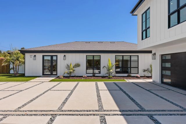227 Hill Dr, Vista, CA 92083
