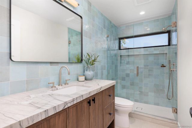227 Hill Dr, Vista, CA 92083