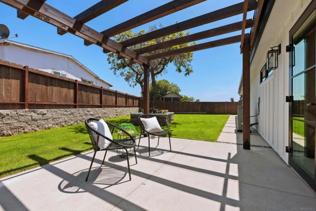227 Hill Dr, Vista, CA 92083