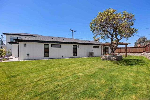 227 Hill Dr, Vista, CA 92083