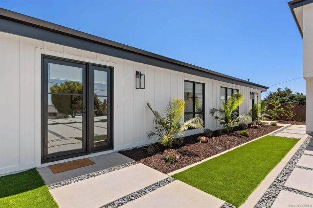227 Hill Dr, Vista, CA 92083