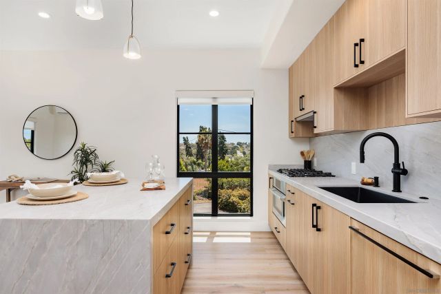 227 Hill Dr, Vista, CA 92083