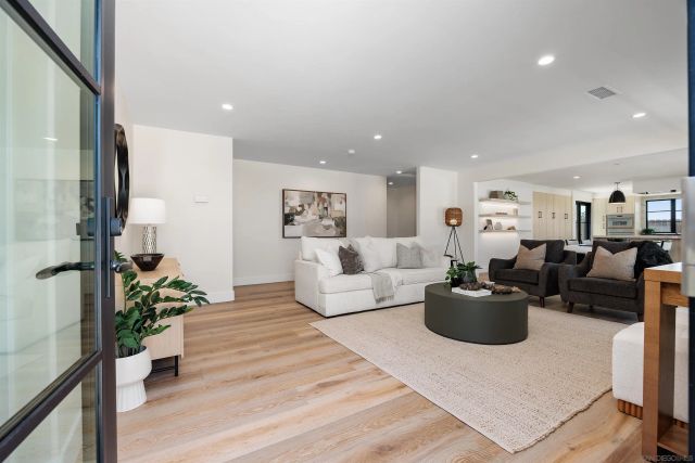 227 Hill Dr, Vista, CA 92083