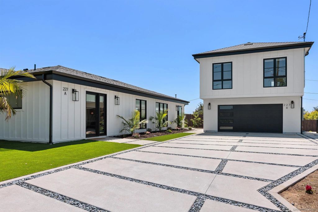 227 Hill Dr, Vista, CA 92083