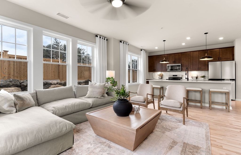 5 Peters Farm Way 206, Westborough, MA 01581