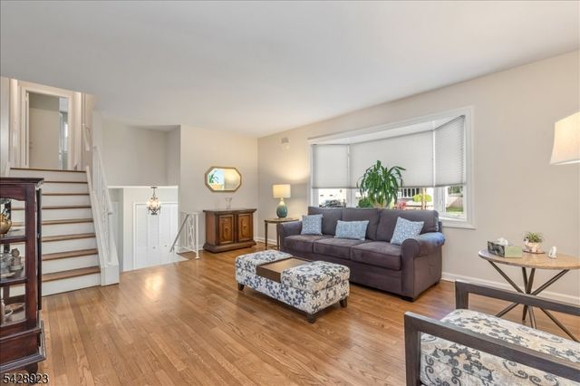 2107 Meadowview Rd, Scotch Plains Twp., NJ 07076