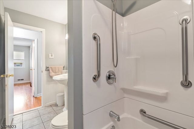 2107 Meadowview Rd, Scotch Plains Twp., NJ 07076