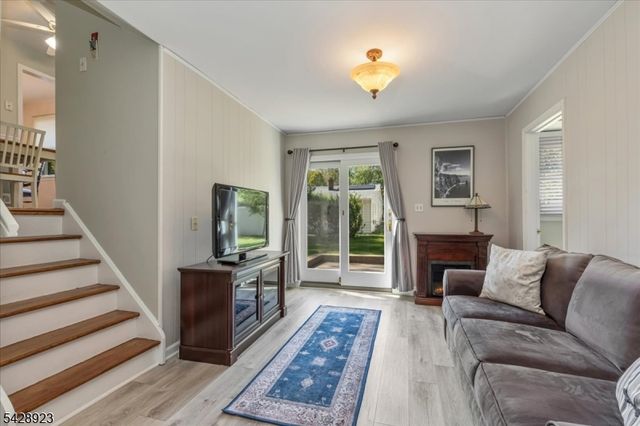 2107 Meadowview Rd, Scotch Plains Twp., NJ 07076