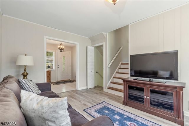 2107 Meadowview Rd, Scotch Plains Twp., NJ 07076