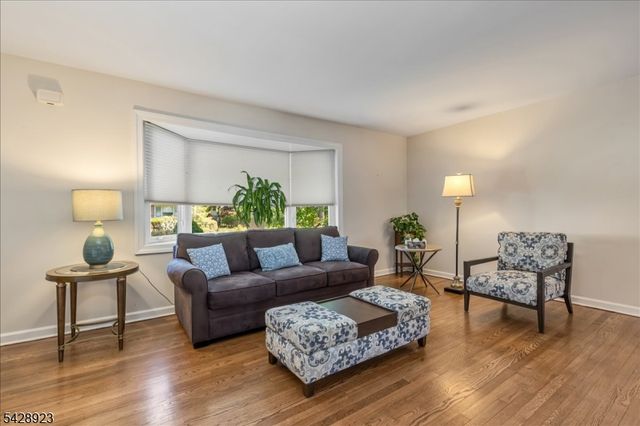 2107 Meadowview Rd, Scotch Plains Twp., NJ 07076
