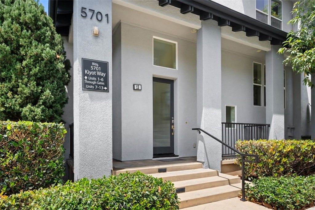 Image 2 of property listing at 5701 Kiyot Way 13, Playa Vista, CA 90094