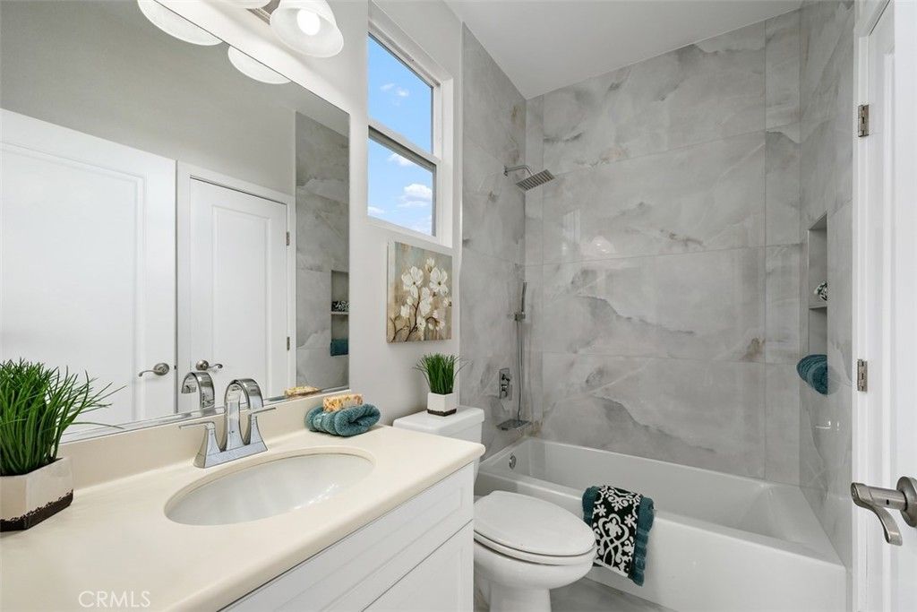 Image 25 of property listing at 5701 Kiyot Way 13, Playa Vista, CA 90094
