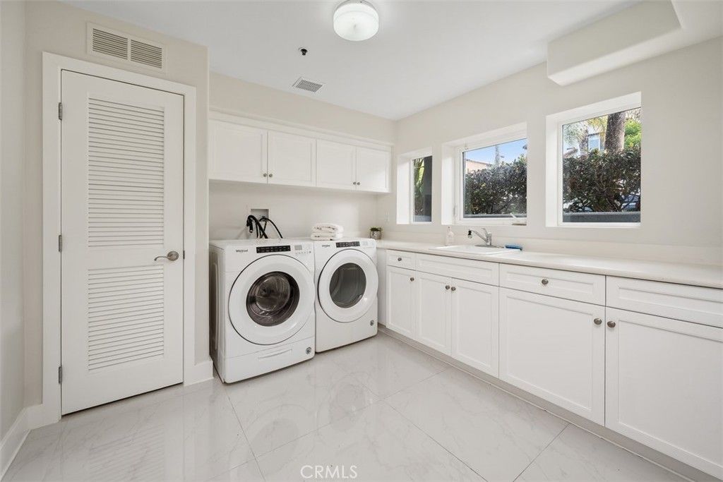 Image 34 of property listing at 5701 Kiyot Way 13, Playa Vista, CA 90094