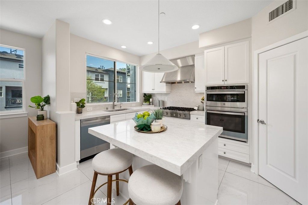 Image 7 of property listing at 5701 Kiyot Way 13, Playa Vista, CA 90094