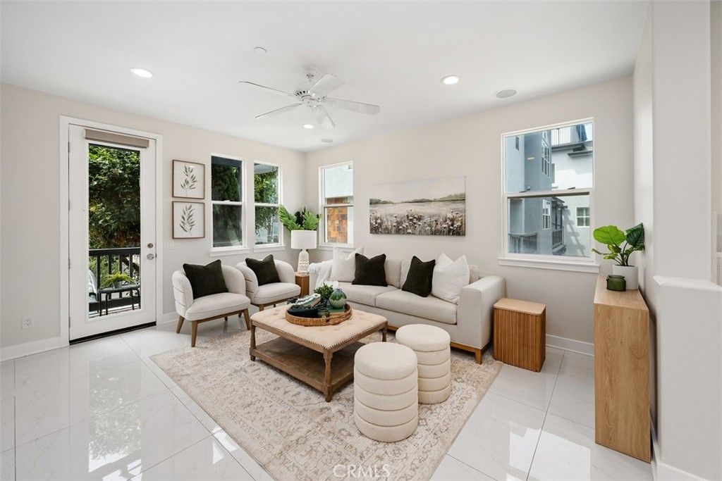 Image 9 of property listing at 5701 Kiyot Way 13, Playa Vista, CA 90094