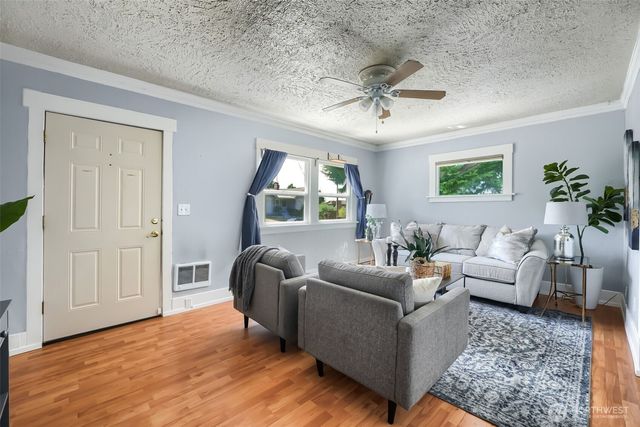 1315 S 43rd St, Tacoma, WA 98418