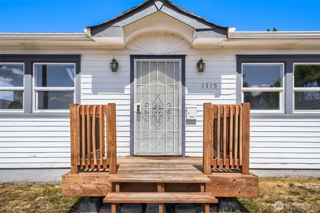 1315 S 43rd St, Tacoma, WA 98418