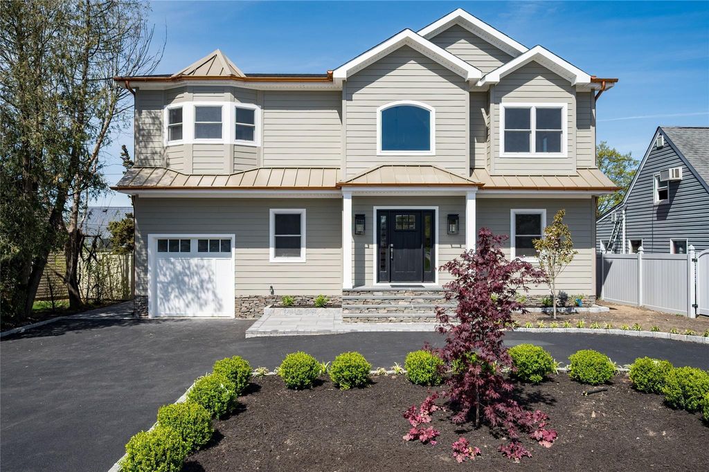 60 Ramble Lane, Levittown, NY 11756