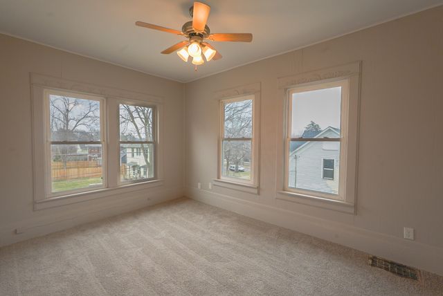 117 E Garfield Street, Davenport, IA 52803