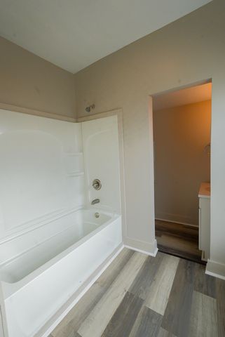 117 E Garfield Street, Davenport, IA 52803