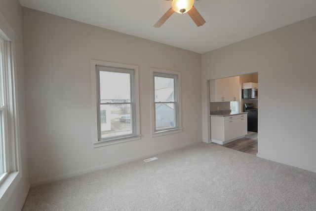 117 E Garfield Street, Davenport, IA 52803