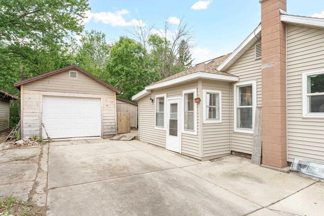 320 S Pearl Street, Janesville, WI 53548