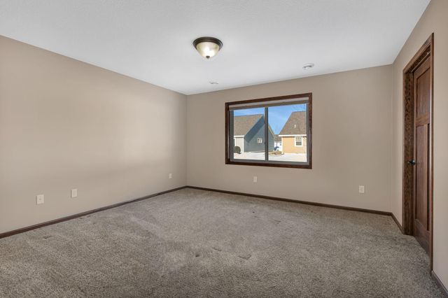 144 Glenview Loop, Saint Cloud, MN 56303