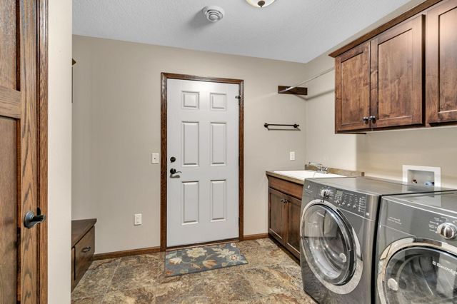 144 Glenview Loop, Saint Cloud, MN 56303