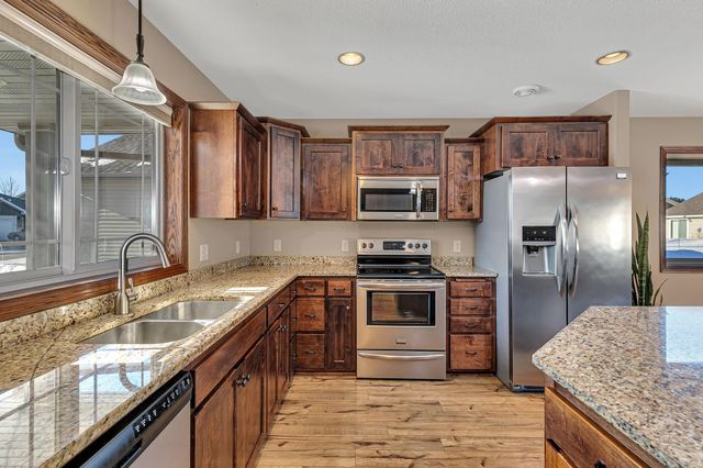 144 Glenview Loop, Saint Cloud, MN 56303