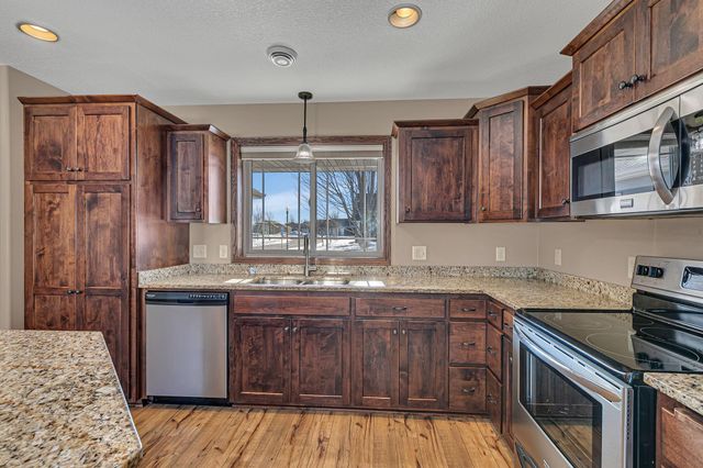 144 Glenview Loop, Saint Cloud, MN 56303